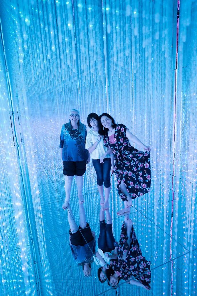 Three-generation_reflection_(48277876332)