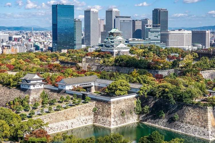 Autumn Radiance Osaka Castle meets the Business District