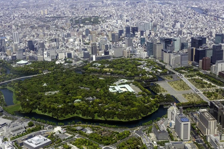 Aerial shot looking towards the Imperial Palace from Sakuradamon