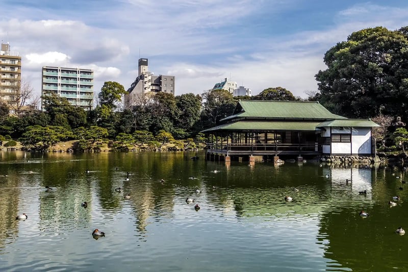 Kiyosumi-shirakawa & Kiyosumi Gardens [Tokyo]