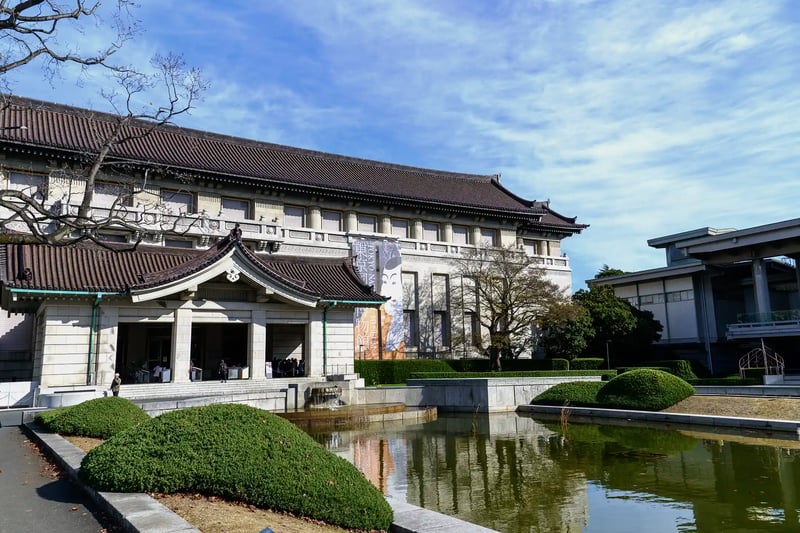 The line of visitors at the Tokyo National Museum