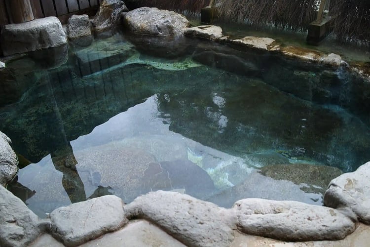 A historic hot spring town by the sea