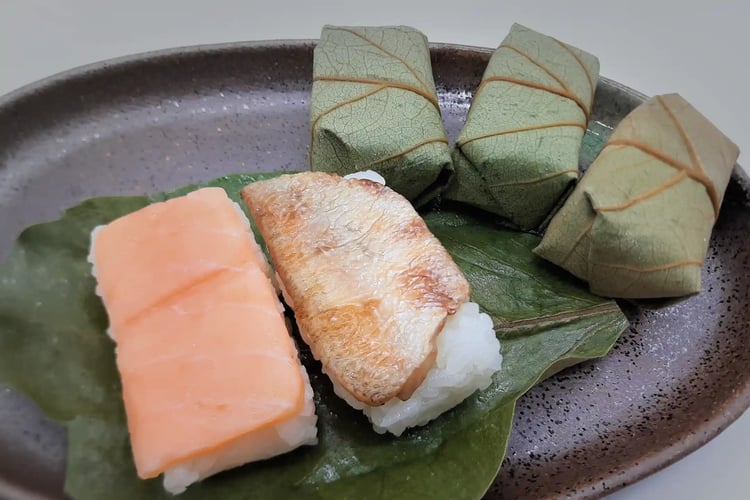 Kakinoha Sushi Ekiben Available at Kintetsu Nara Station and Yoshinoguchi Station