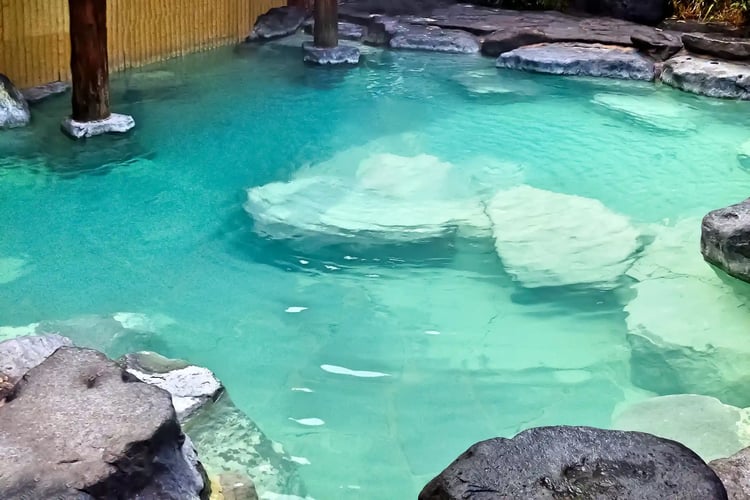 100_ natural hot spring water, constantly flowing directly from the source