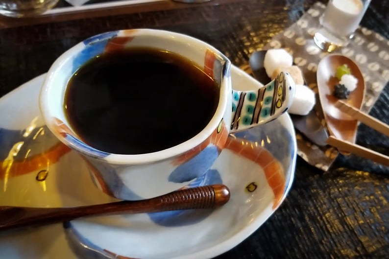 A Perfect Cup in a Cozy Coffee Shop