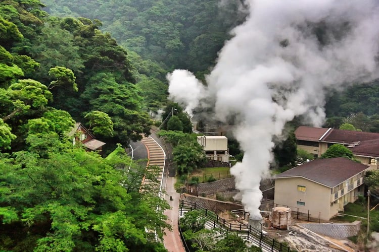 Rising Steam in the Hot Spring Town