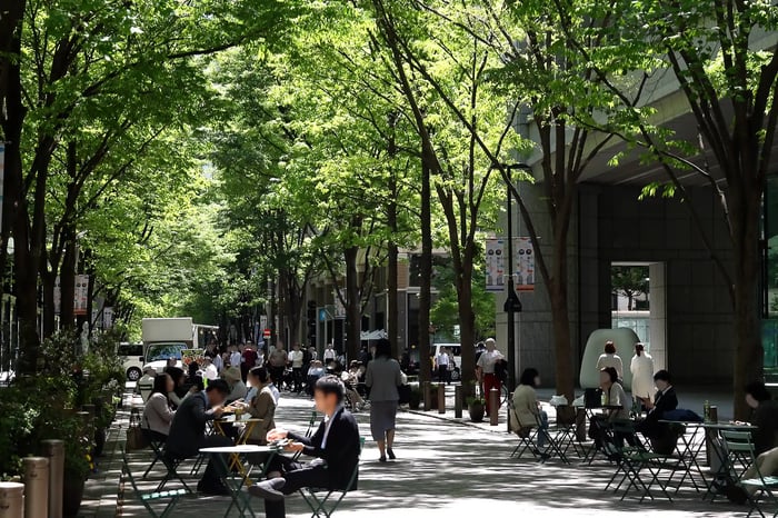 Marunouchi Naka-dori in May Fresh Greenery and Urban Elegance