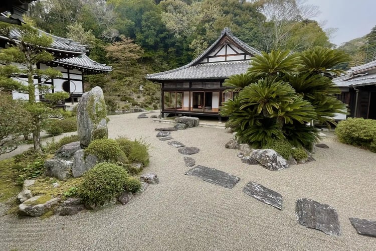 Negoroji Temple_s Scenic Garden in Wakayama