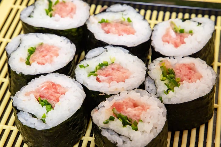 Fatty Tuna with Green Onion Roll