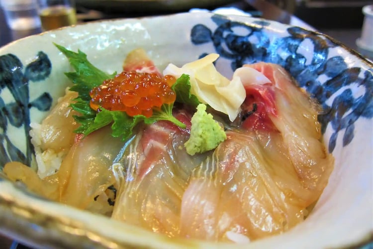 Soy-Marinated Sea Bream Rice Bowl