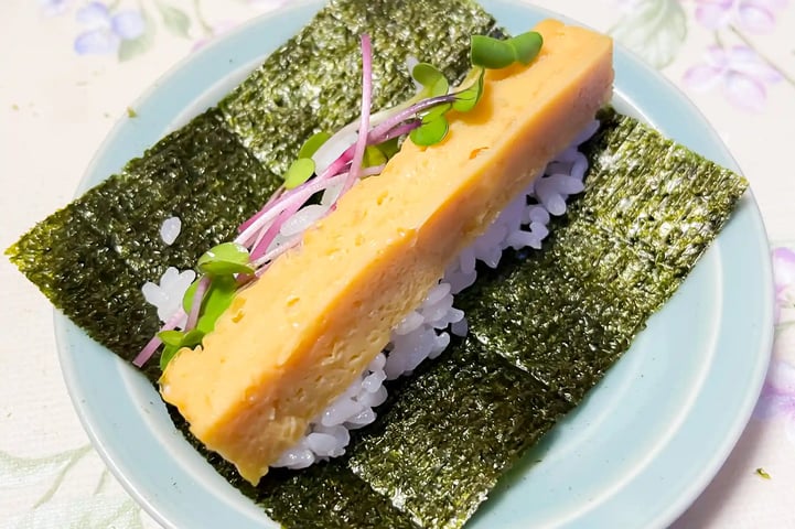 Temaki Sushi (Hand-Rolled Sushi)