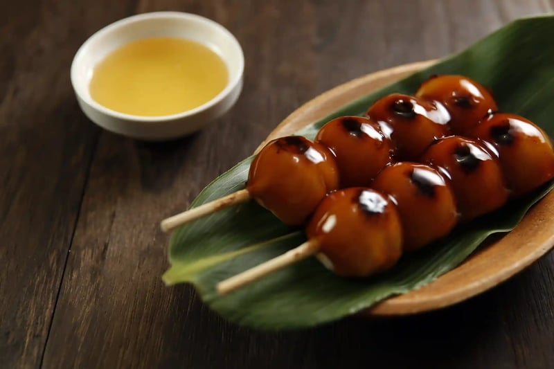 Mitarashi Dango and Green Tea