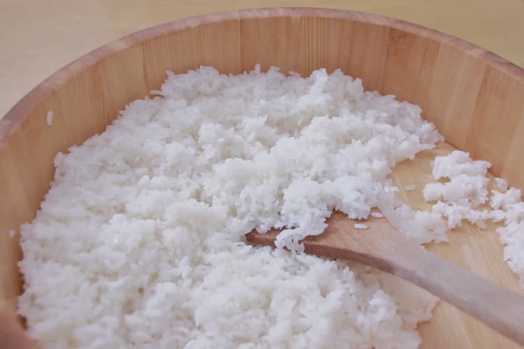 Preparing Sushi Rice The Process of Shari-Kiri (Mixing and Cooling)