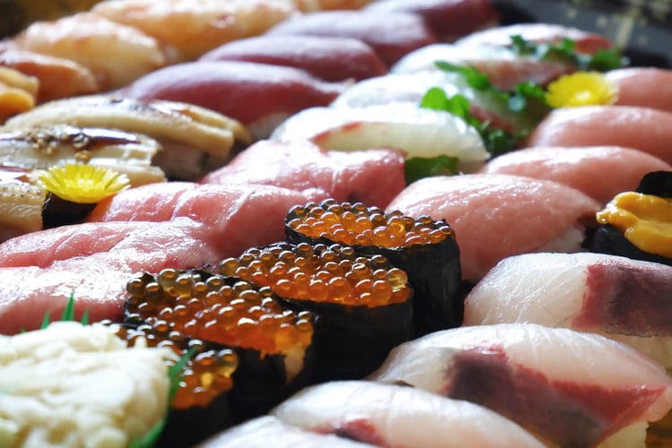 Assorted Sushi Platter (Sushi Moriawase)