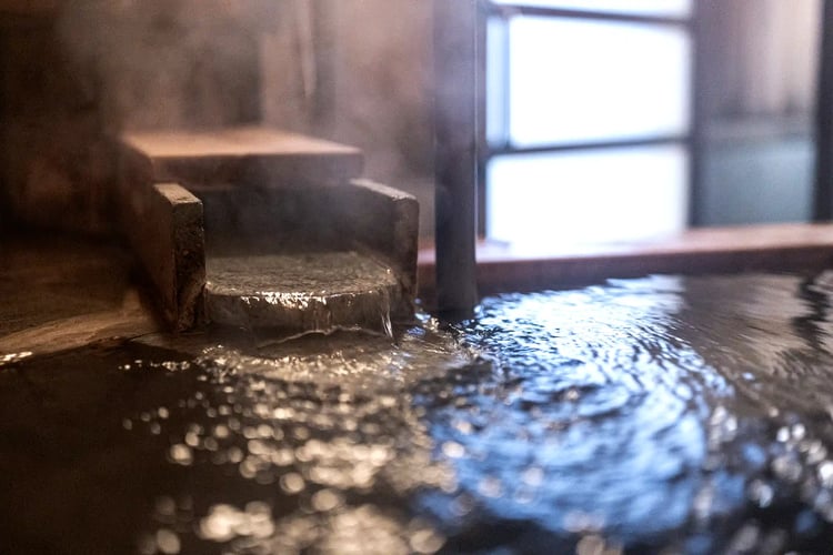 Private Bath (Quiet Room Available by 45-Minute Reservation)