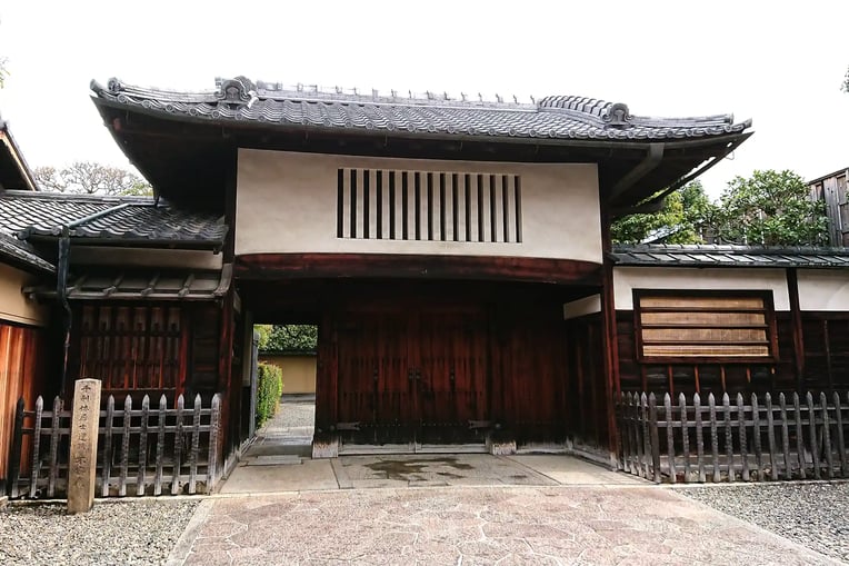 Omotesenke_Fushin_an_estate_front_gate