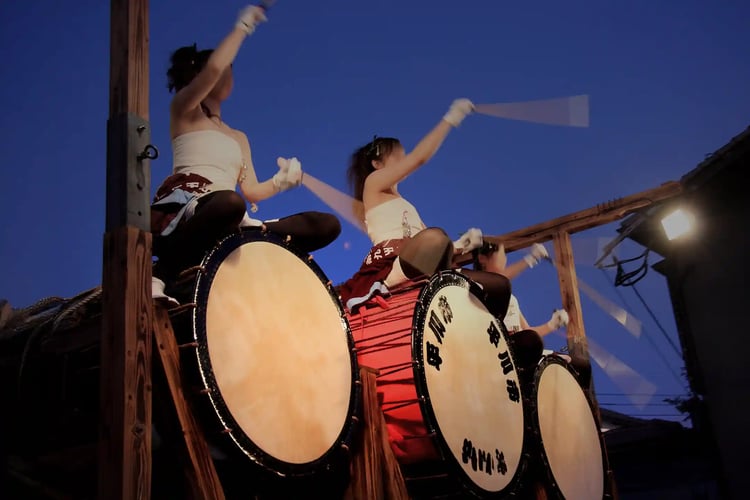 A modern Taiko concert performed by female artists
