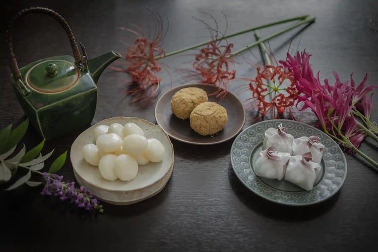 Tsukimi Wagashi and Red Spider Lilies