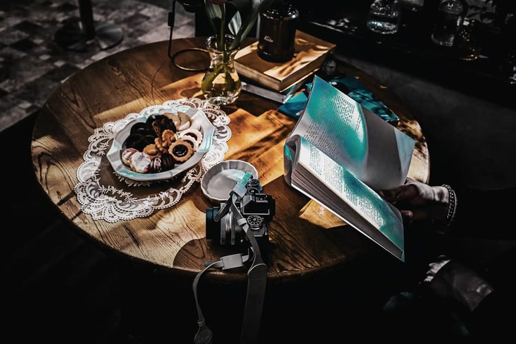 Cafe with Books