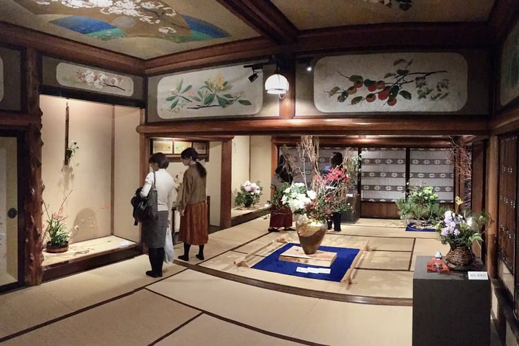 Ikebana_exhibition_at_Meguro_Gajoen_2018_19