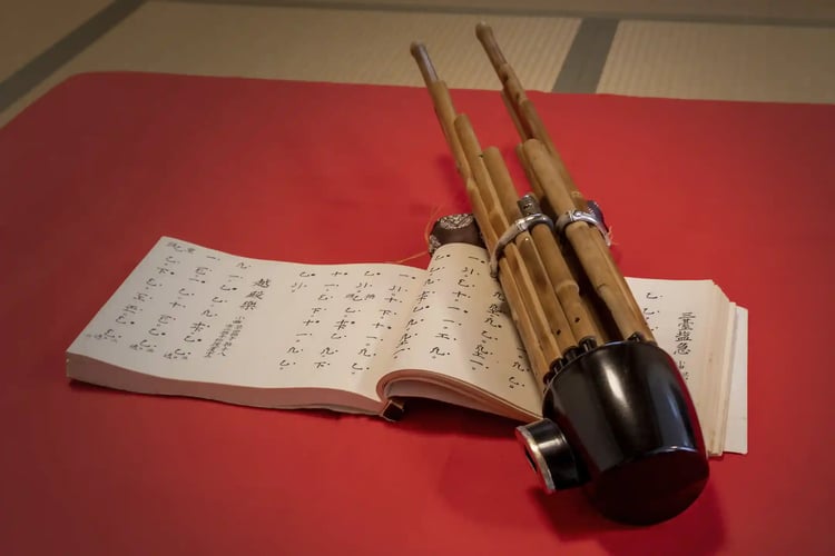 Gagaku, Shō (mouth organ), and musical notation