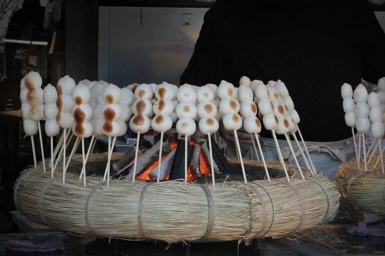 A stall selling grilled Japanese rice dumplings (dango)