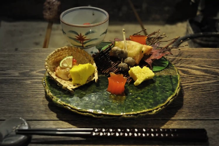 An atmospheric meal around a traditional Japanese hearth