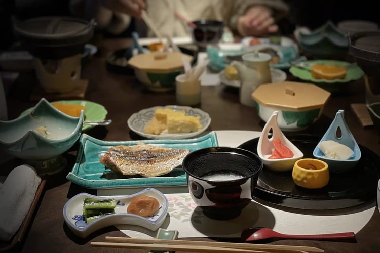 Kaiseki cuisine enjoyed interactively across from one another