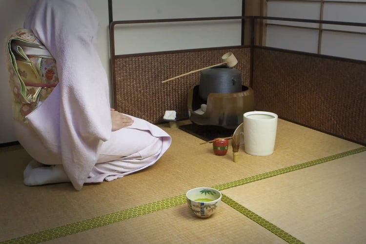 The etiquette of the tea ceremony in entertaining guests