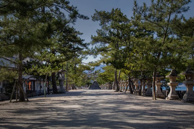 Hiroshima tourist spot - Itsukushima Shrine precincts