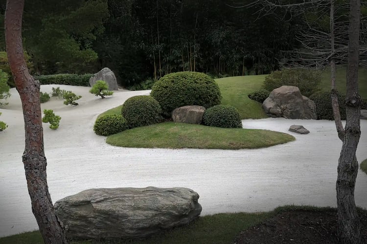 Im_Japanischen_Bonsaigarten_Ferch