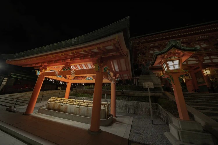 Fushimi Inari Taisha at midnight