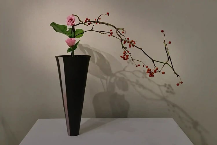 Ikebana flower arrangement from the Minami-ku Ikenobō