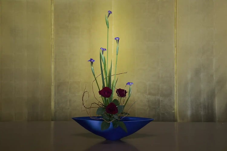 Ikebana-5Irises-3Roses