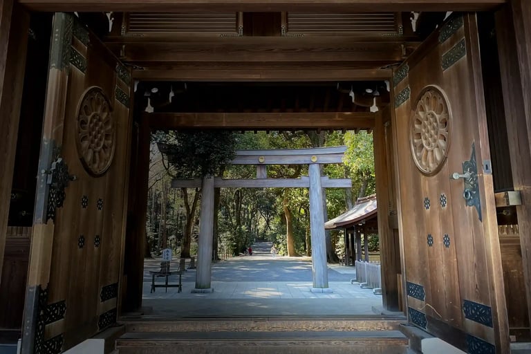 Meiji Jingu Shrine_s West Gate (Nishishinmon)