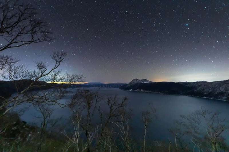 The starry sky over Lake Mashu or Lake Mashu_s starry sky