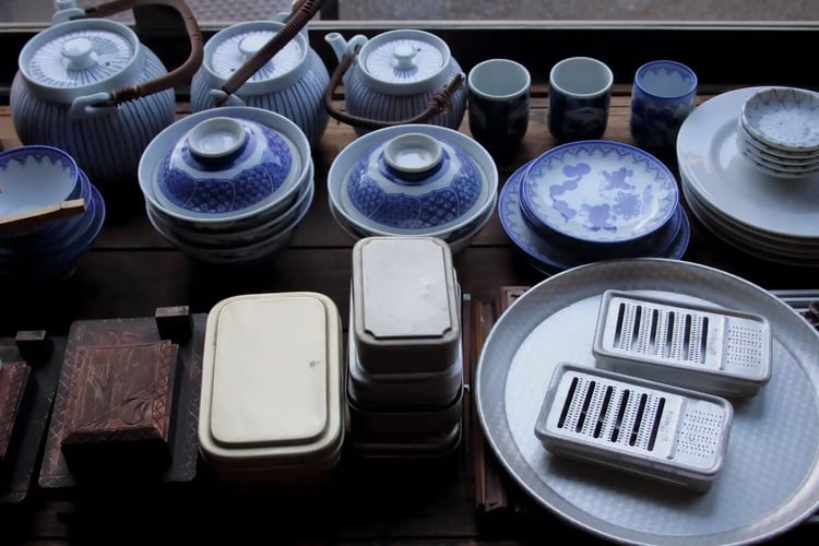 Ceramic tableware