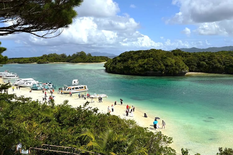 The scenery of Kabira Bay