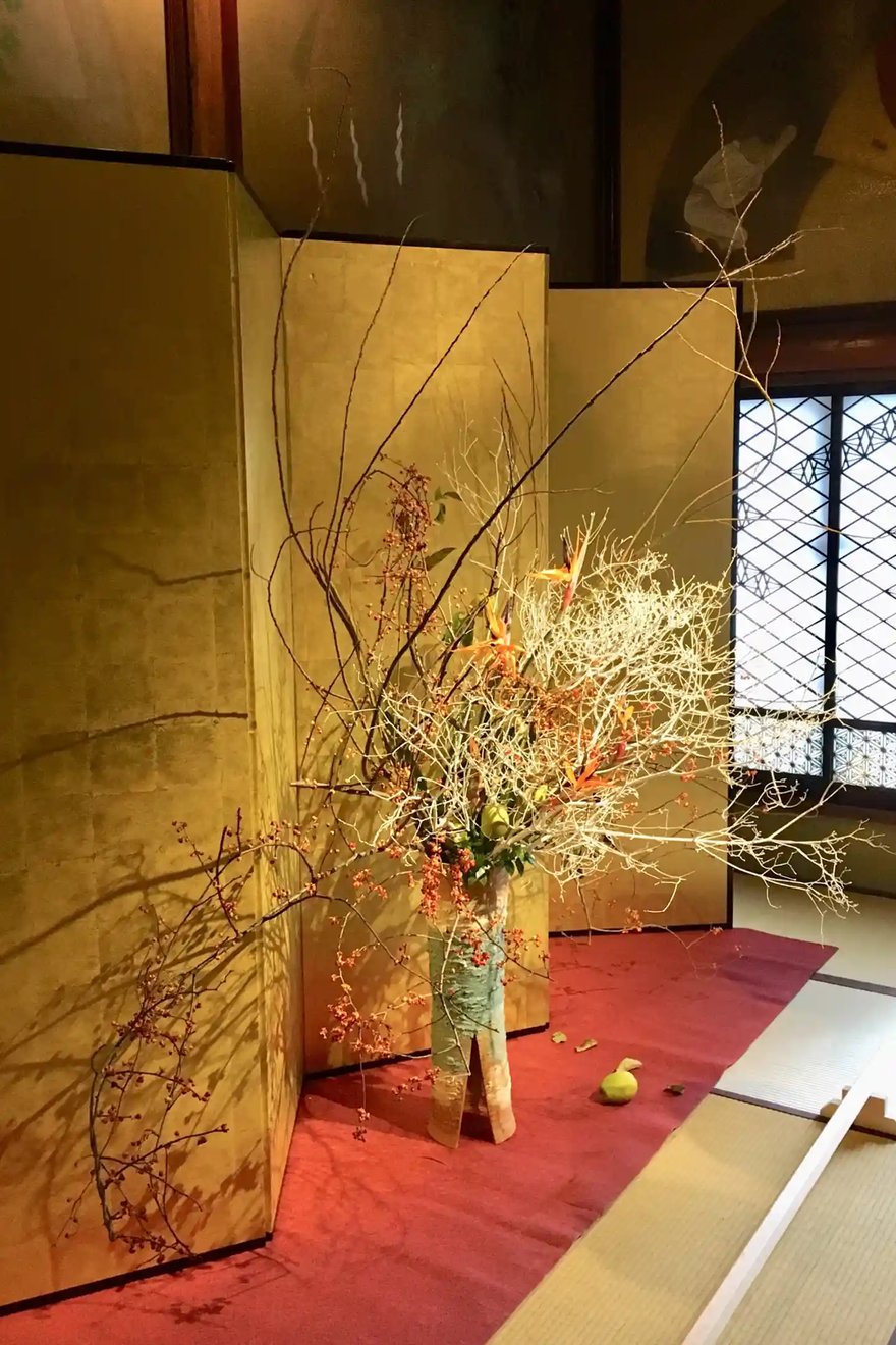 Ikebana_exhibition_at_Meguro_Gajoen_2018_04