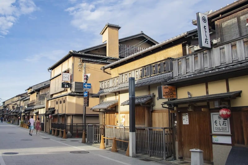 Hanamikoji The iconic historic lane of Gion