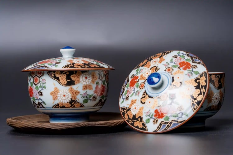 Tea cup with a lid