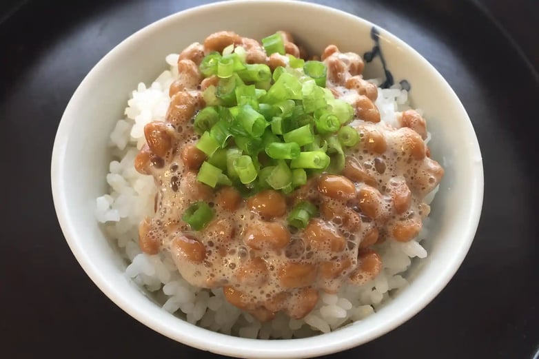 Rice topped with fermented soybeans