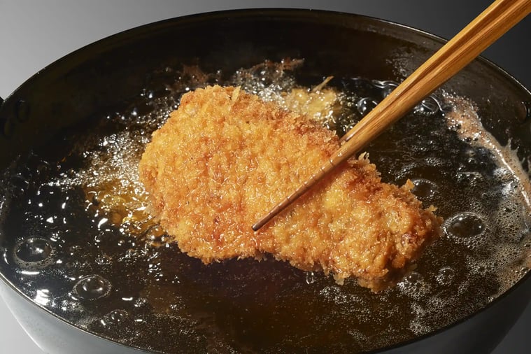 Deep-frying Tonkatsu