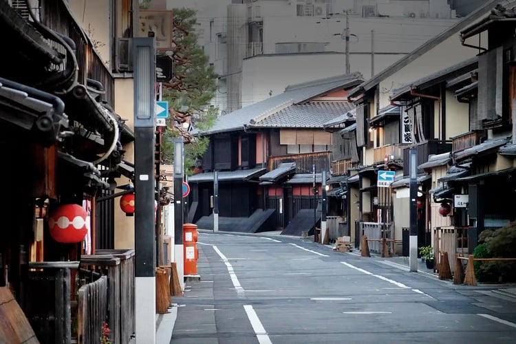 Hanamikoji Street in Gion, Kyoto, in the morning