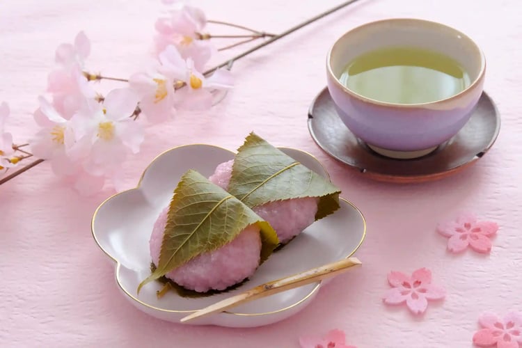 Sakura-mochi (domyoji style) and green tea
