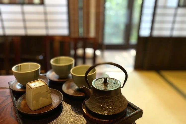 Japanese-style room