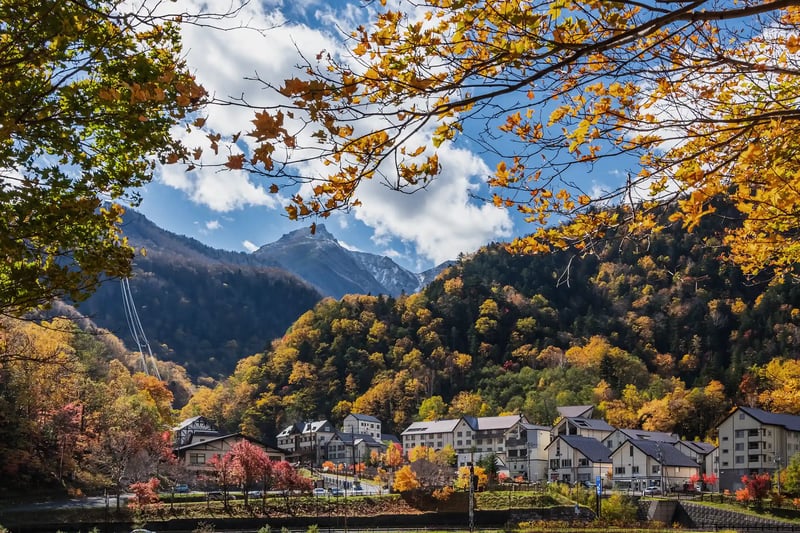 Autumn Colors and the Start of Winter Sounkyo Onsen and Mount Kurodake