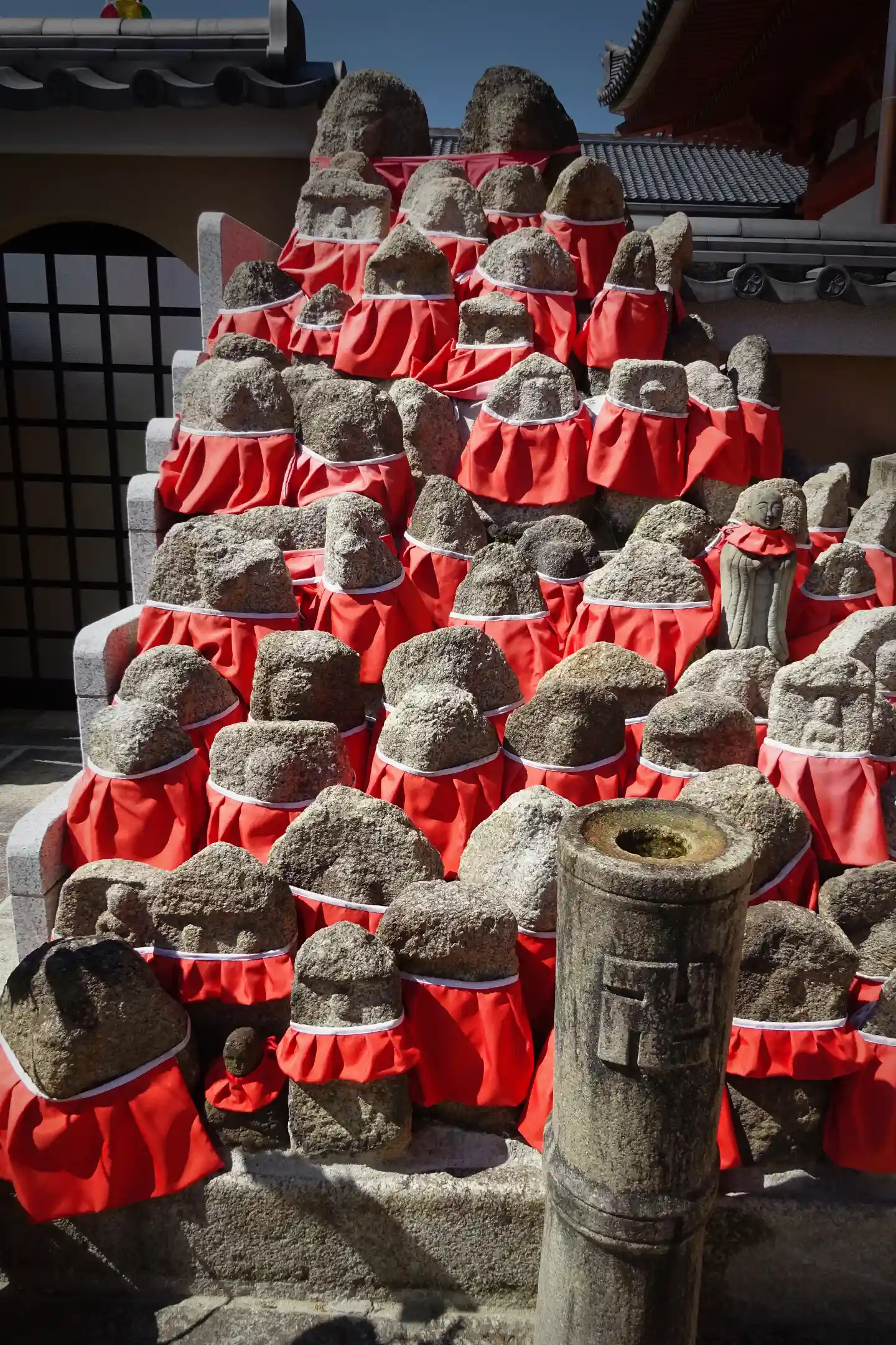The stone Buddha statues of Rokuharamitsu-ji Temple