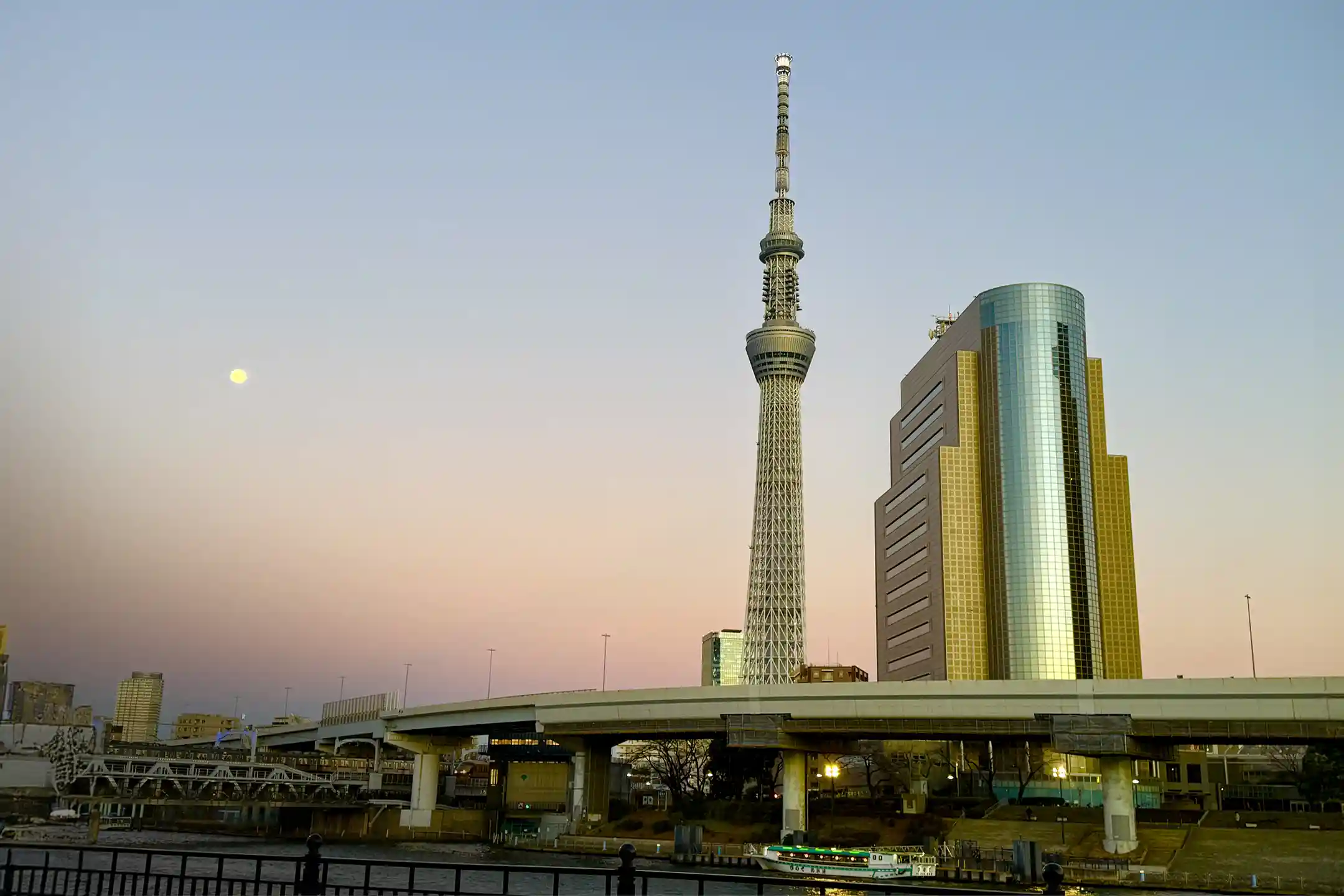 Neighborhood Local Guide｜The Best Areas to Stay in Tokyo and a Luxury Anniversary Guide