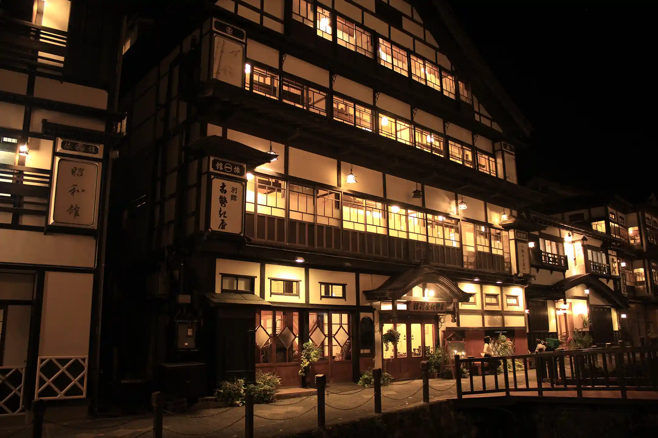 The Complete Guide to Boutique Hotels in Japan｜Designing an Anniversary‑Worthy Stay